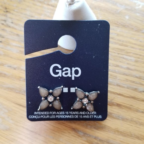 NWT GAP EARRINGS - Picture 3 of 4